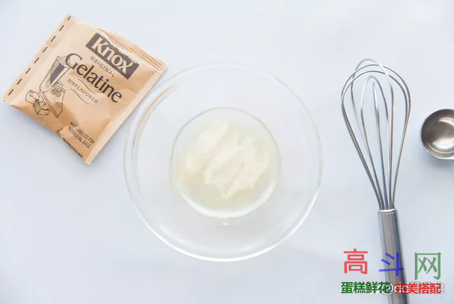如何做巧克力瑞士卷蛋糕！详细做法步骤看过来