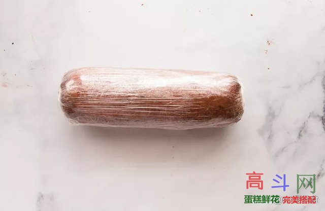 如何做巧克力瑞士卷蛋糕！详细做法步骤看过来